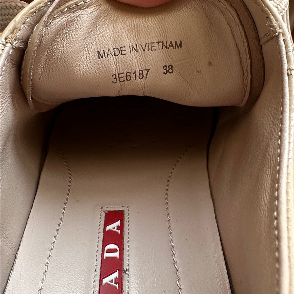 Prada ๐ฎ๐น Beige Patent Sneakers - Size 38 - Picture 12 of 12